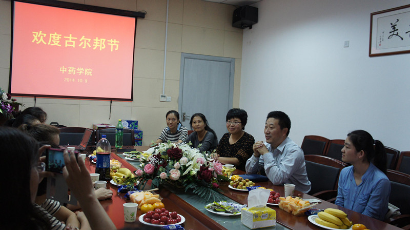 共庆民族节日  共襄和谐愿景――伟德“欢度古尔邦节”座谈会