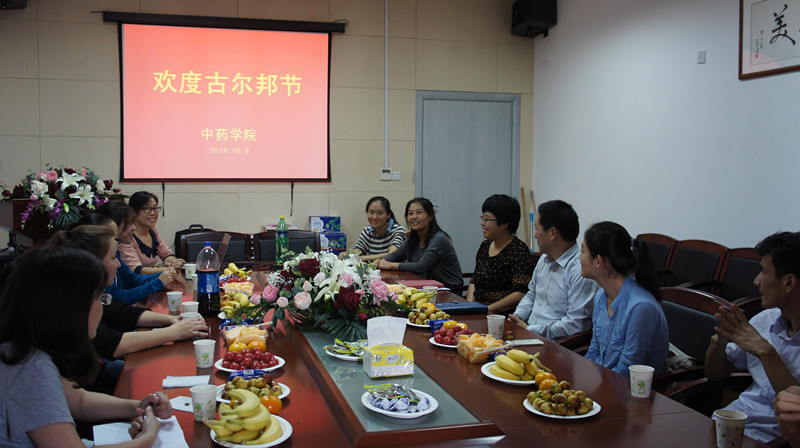 共庆民族节日  共襄和谐愿景――伟德“欢度古尔邦节”座谈会