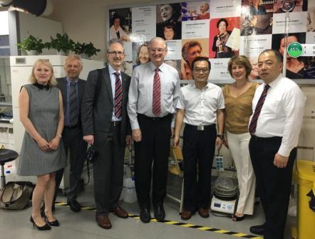 加拿大渥太华大学董事长一行参观公司