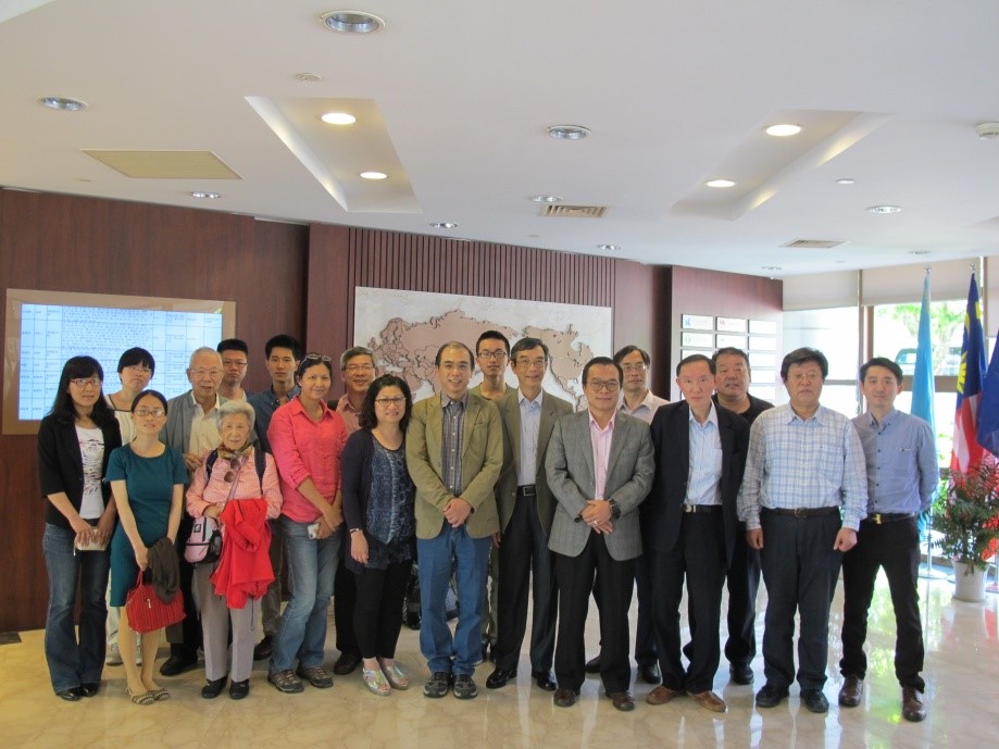 香港中文老员工命科学学院邵鹏柱教授,基因港(香港)生物科技有限公司总裁、香港中文大学兼职教授王骏博士来公司做学术报告