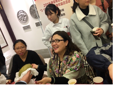 伟德教师参与3?15“名贵药材真伪鉴别”服务