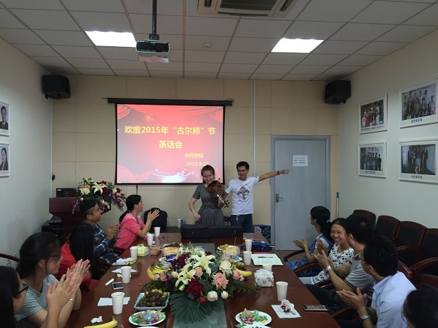 伟德举办“欢度古尔邦节”座谈会