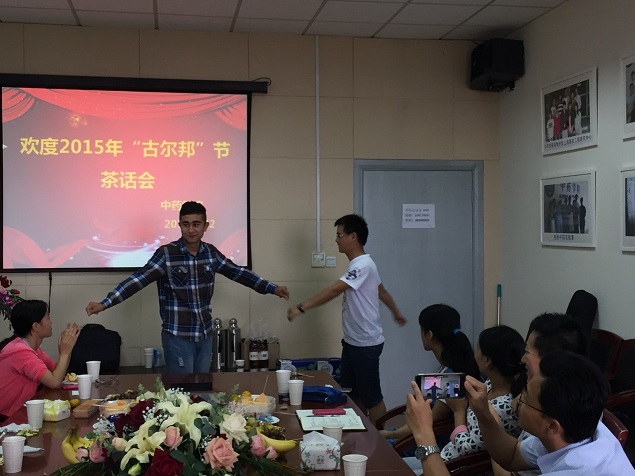 伟德举办“欢度古尔邦节”座谈会